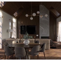 smag design - Wnętrze salonu z drewnianym stropem, dużymi oknami z zasłonami i okrągłym stołem jadalnym. W tle sofa i kominek z marmurowym wykończeniem. Nowoczesne oświetlenie.