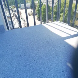 Hydroizolacja polimocznikowa balkonu z imitacją marmuru