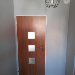 Szpachlowanie i malowanie,montaż drzwi 