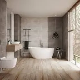 Nowoczesna łazienka: szare płytki ścienne, drewnopodobna podłoga, biała wanna wolnostojąca, minimalistyczna umywalka i duże okno z żaluzjami drewnianymi.