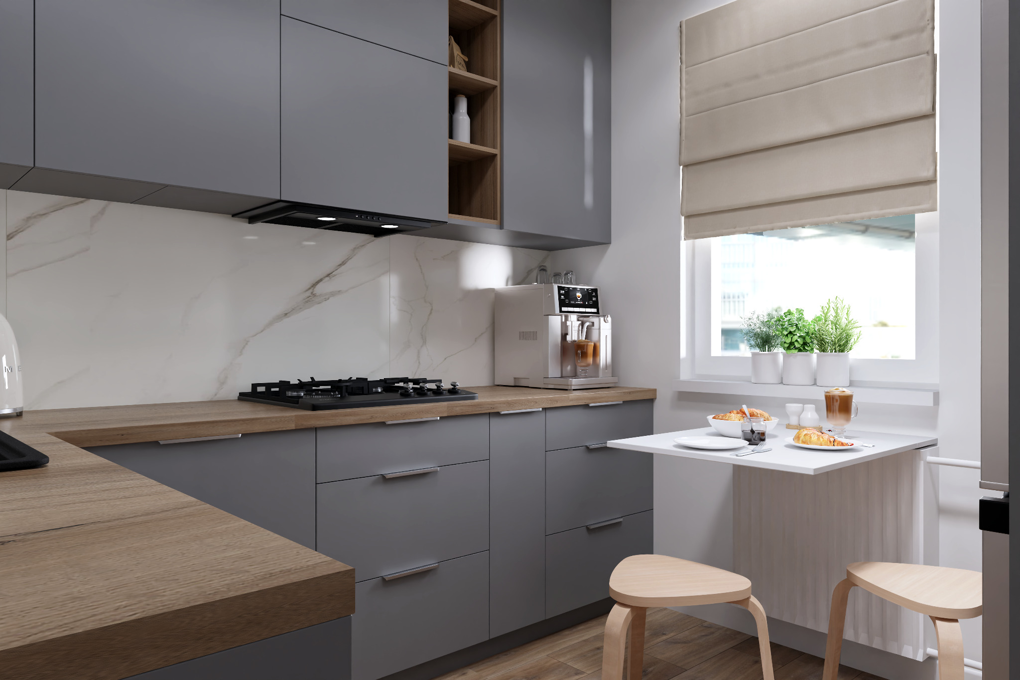 Szara kuchnia z drewnianym blatem, marmurowym backsplashiem i składanym stolikiem śniadaniowym z croissantami, kawą i ziołami w doniczkach na parapecie okna z roletą rzymską.