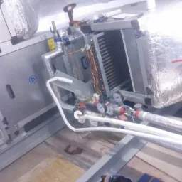 Niezlutowane kolanko w parowniku nowej centrali wentylacyjnej- usuwanie nieszczelności