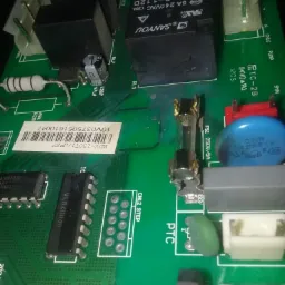 Wypalony przekaźnik płyty sterującej