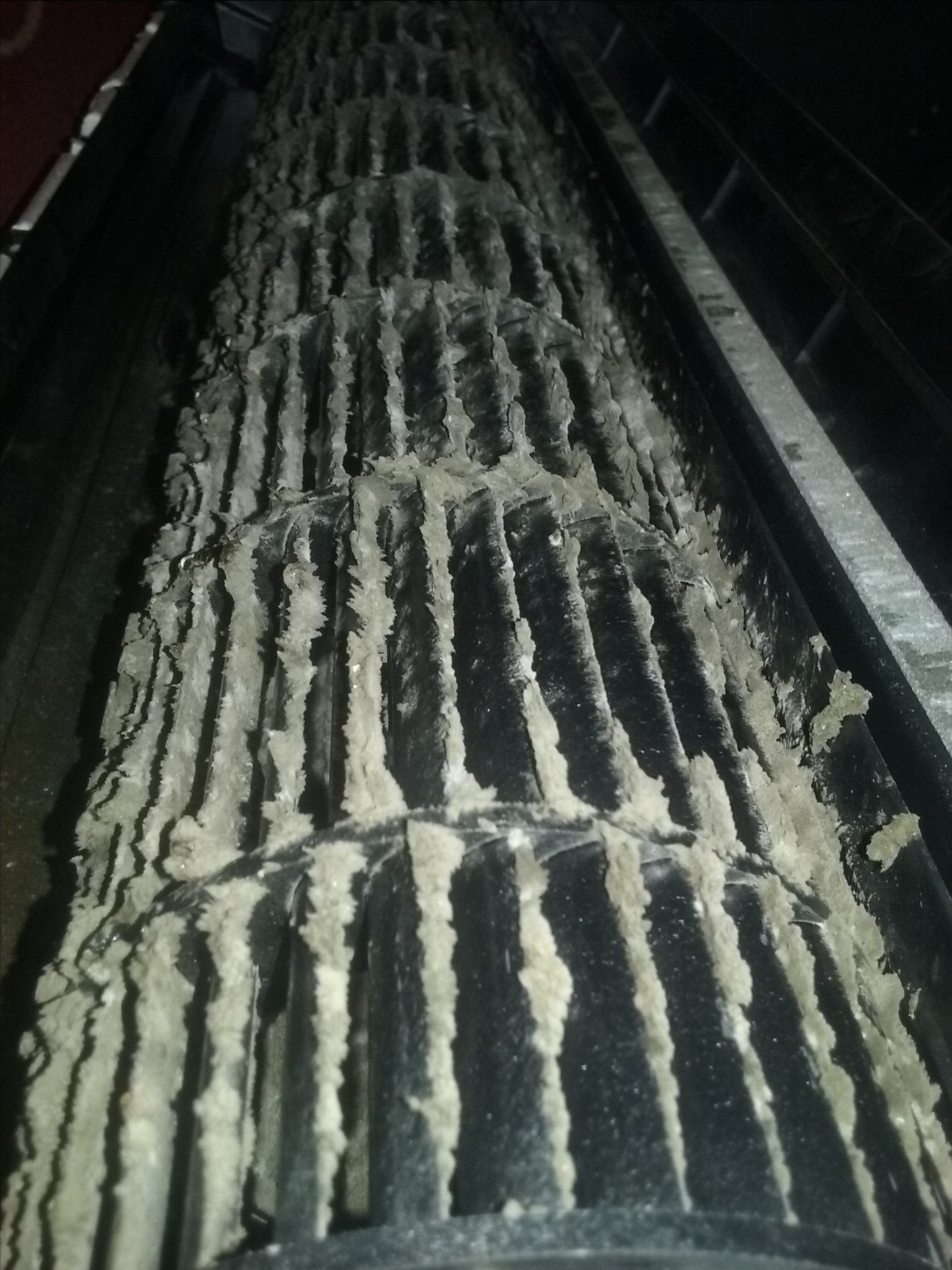 Turbina wentylatora jednostki wewnętrznej- klimatyzacja w pokoju jednego z nadmorskich hoteli