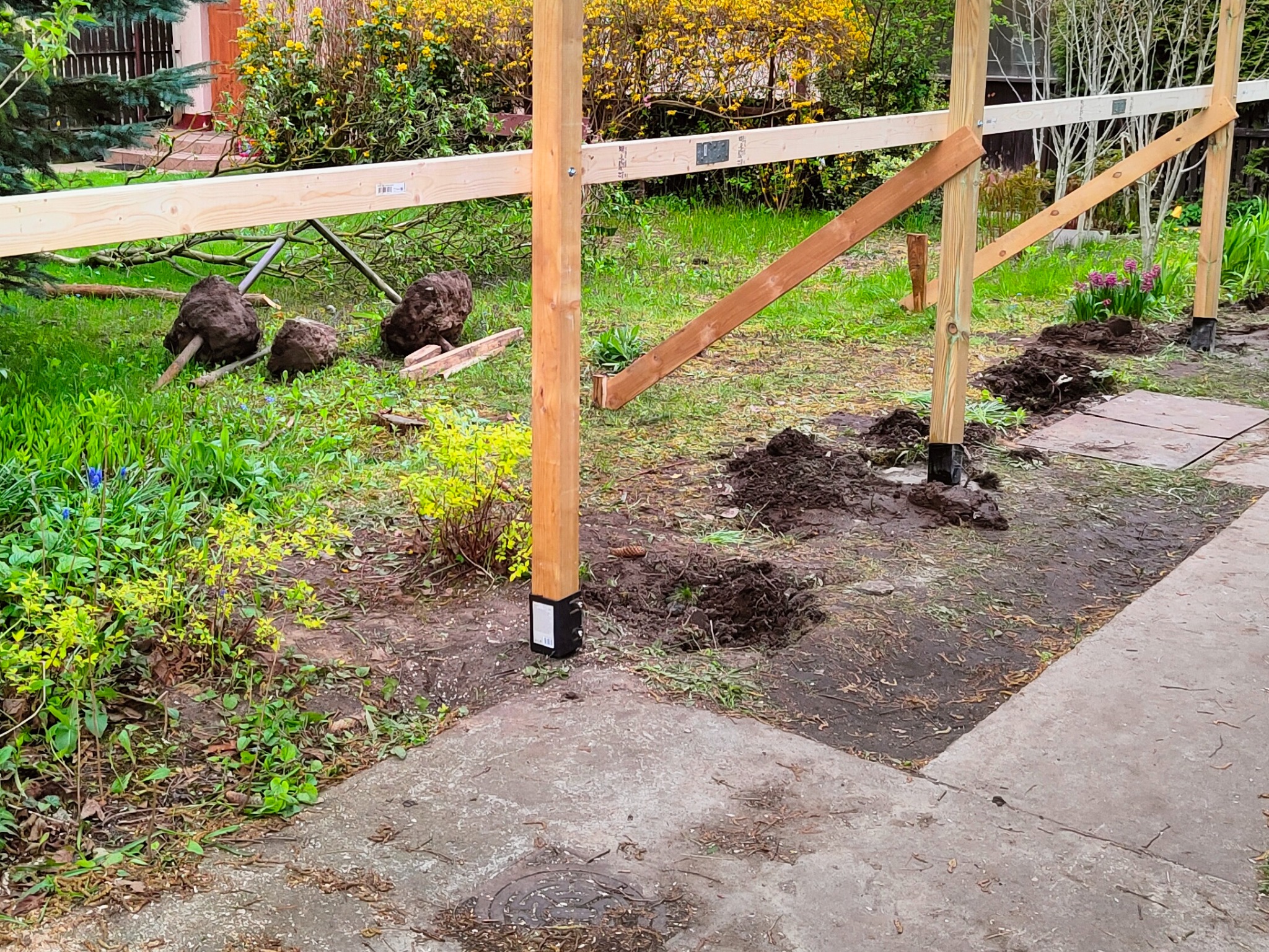 Wykonanie ogrodzenia sztachetowego