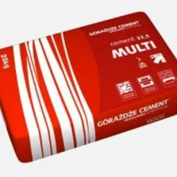 Czerwony worek cementu Górażdże Cement Multi 25 kg, z białymi pionowymi pasami, na jasnym tle.