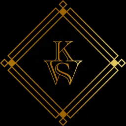 Złote logo z stylizowanymi literami K, S i W, umieszczone w geometrycznej ramie w stylu Art Deco na czarnym tle.