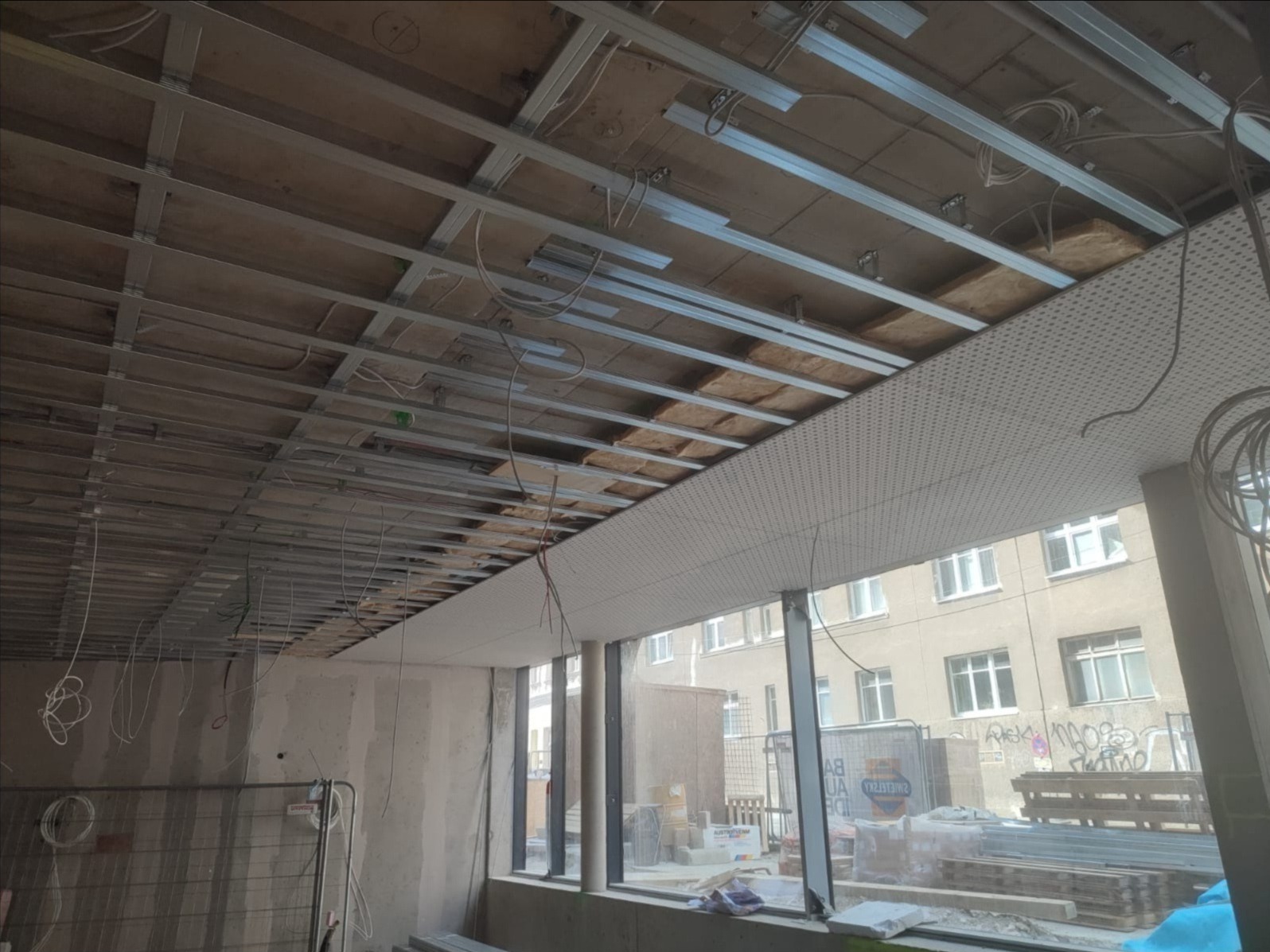 Recepcja hotel sufit akustyczny plyta g/K knauf