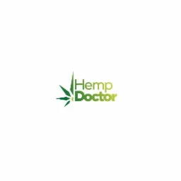 Logo firmy Hemp Doctor z zielonym liściem konopi i nazwą firmy w gradientowym zielonym kolorze.