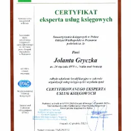 Skan certyfikatu eksperta usług księgowych wydanego przez Stowarzyszenie Księgowych w Polsce dla Jolanty Gryczki, potwierdzający ukończenie szkolenia kwalifikacyjnego w zakresie organizacji usług...