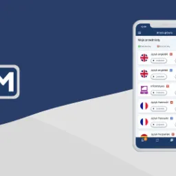 Ekran smartfona prezentujący interfejs aplikacji mobilnej do nauki języków obcych i informatyki, z listą przedmiotów i opcjami zadań oraz testów.