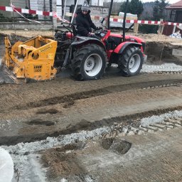 Stabilizacja gruntu cementem przy budowie drogi (Matemblewo)