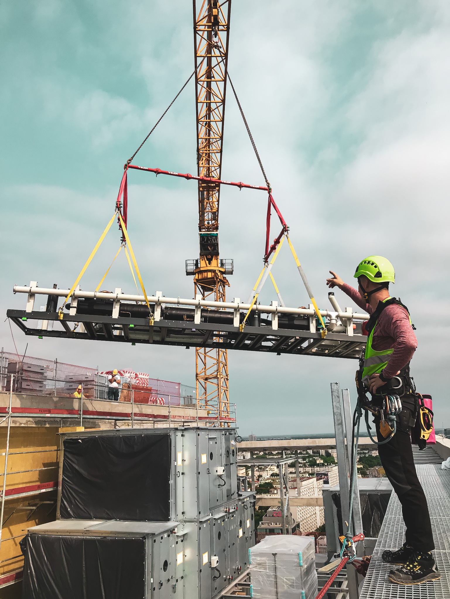 Central Point, Warszawa. Montaż okien, szyb, montaż konstrukcji stalowych i konstrukcji elewacji.