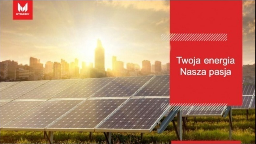 Rząd paneli słonecznych na tle panoramy miasta oświetlonej zachodzącym słońcem, z czerwonym panelem reklamowym z napisem 'Twoja energia Nasza pasja' po prawej stronie i logo firmy w lewym górnym rogu.