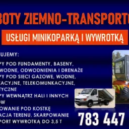 Baner reklamowy firmy oferującej roboty ziemno-transportowe, usługi minikoparką i wywrotką, z numerem telefonu, prezentujący minikoparkę i wywrotkę.