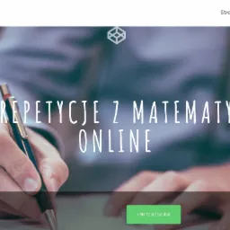Zrzut ekranu strony internetowej z ofertą korepetycji z matematyki online. Widoczne menu strony, logo, nagłówek z napisem 'Korepetycje z matematyki online' oraz fragment dłoni trzymającej długopis...