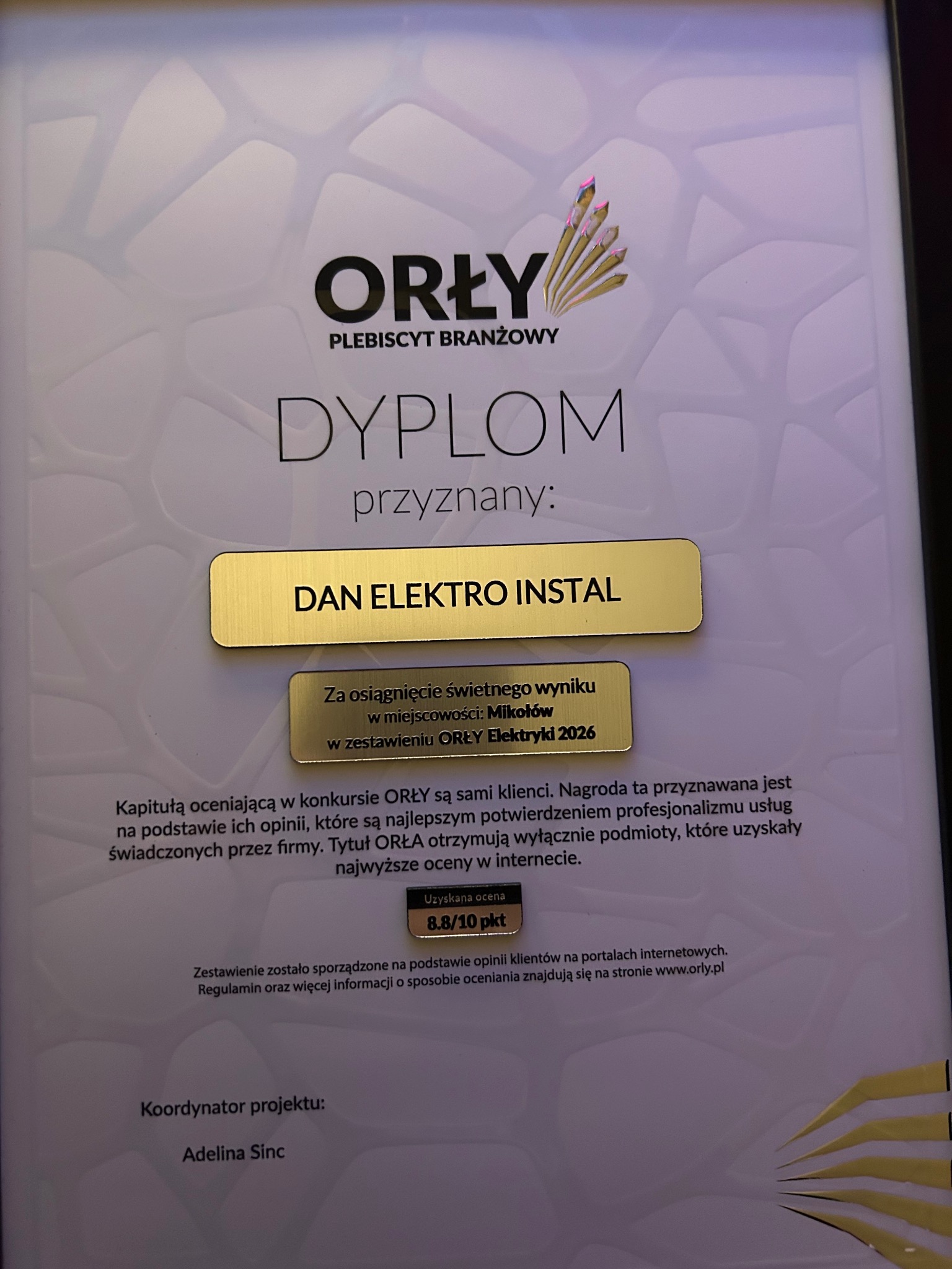 Dyplom 'Orły Plebiscyt Branżowy' dla DAN ELEKTRO INSTAL z Mikołowa, za świetny wynik w zestawieniu ORŁY Elektryki 2026. Uzyskana ocena 8.8/10 pkt.
