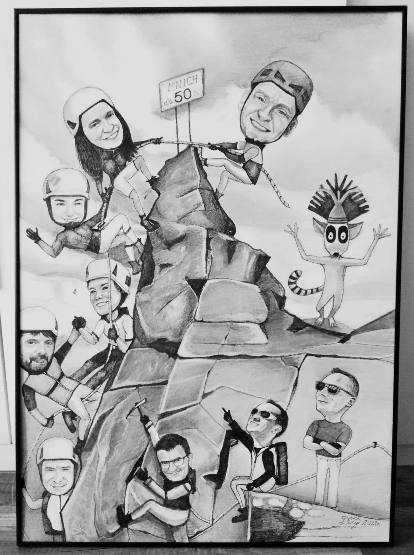 Czarno-biały rysunek przedstawiający grupę osób w kaskach wspinających się po górach, w stylu karykatury, z lemurem z Madagaskaru i drogowskazem 'MNICH 50'