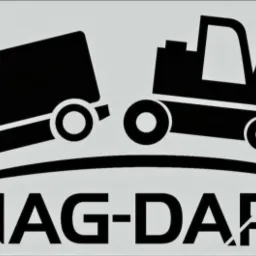 Logo firmy MAG-DAR z sylwetkami ciężarówki i koparki, połączonych strzałką.