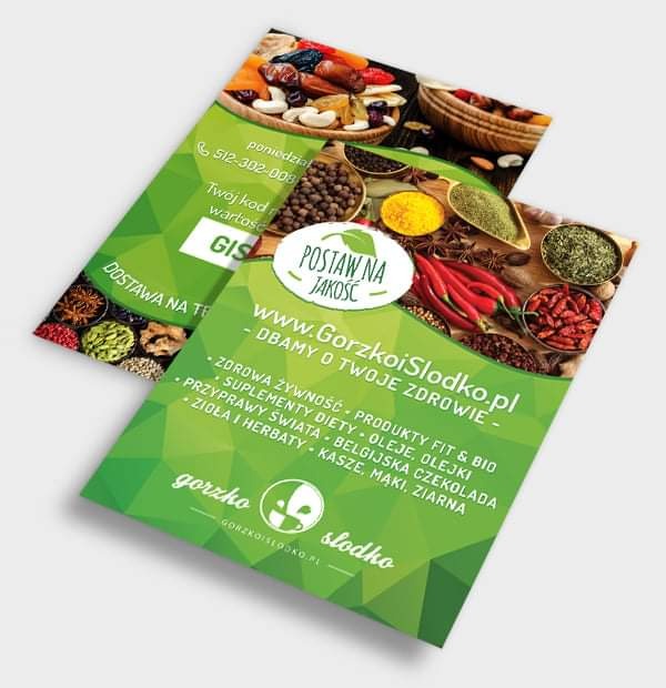 Dwie zielone ulotki reklamowe z motywem zdrowej żywności i przypraw, prezentujące ofertę sklepu internetowego GorzkoiSlodko.pl, ułożone pod kątem na jasnym tle.