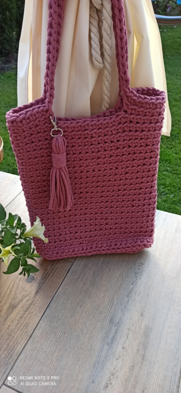 Torebka wykonana na szydełku. Sznurek bawełniany 5mm.