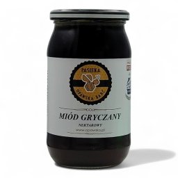 Pasieka Opawska Barć Bartosz Citak - Słoik ciemnego miodu gryczanego z etykietą 'Pasieka Opawska Barć', na białym tle. Widoczny znak pszczoły i napis 'Miód Gryczany Nektarowy'.
