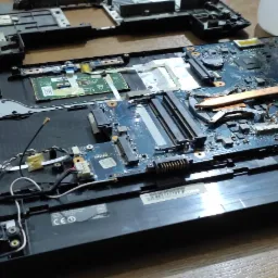 Model Toshiba Satellite C850-19P Wymiana dysku twardego, klawiatury, czyszczenie i wymiana pasty termoprzewodzącej