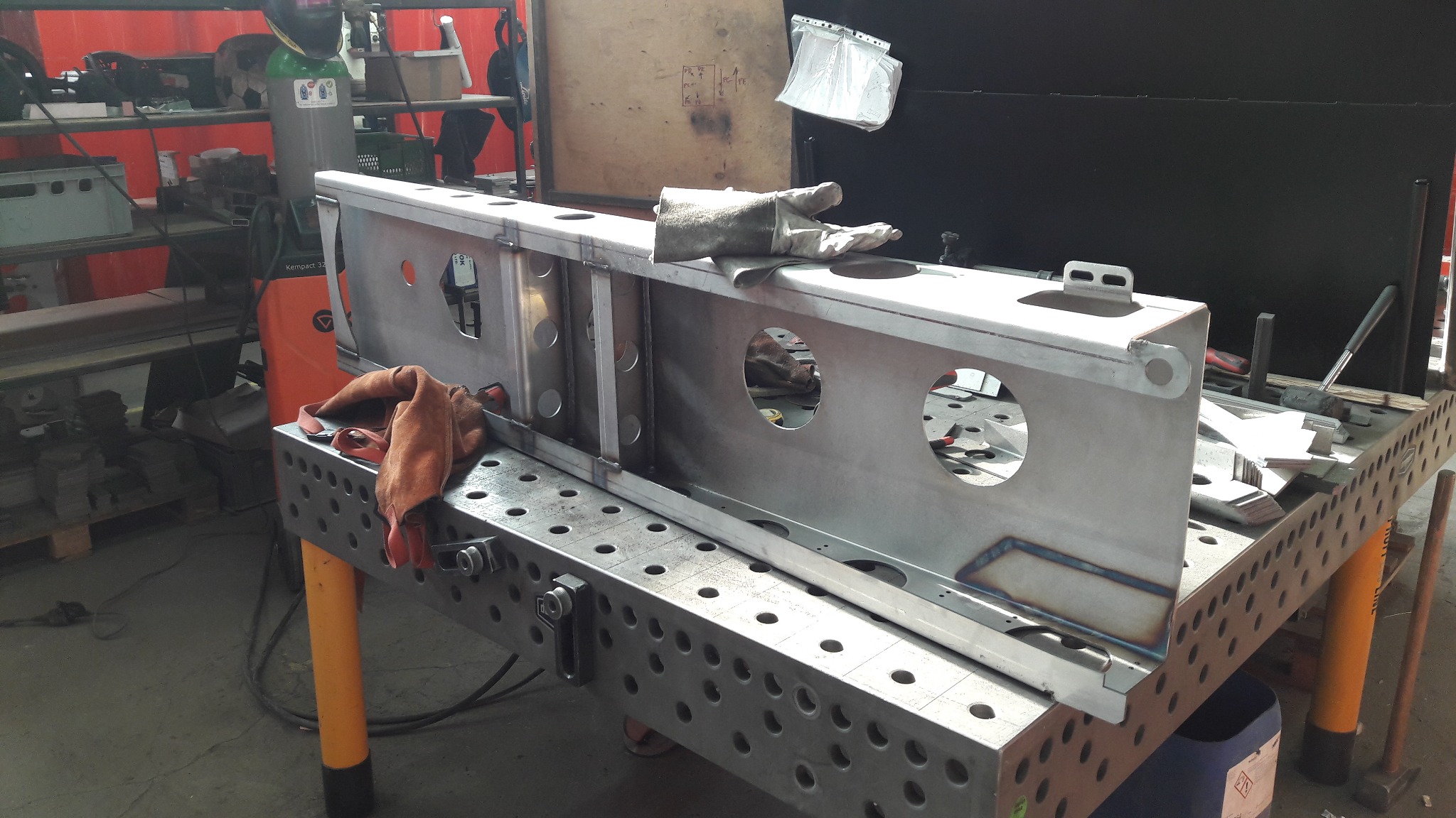 spawanie elementów podwozia pojazdów niskopodwoziowych- kooperacja