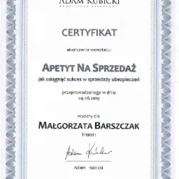 Certyfikat ukończenia warsztatu 'Apetyt na Sprzedaż' dotyczącego sukcesu w sprzedaży ubezpieczeń, wydany dla Małgorzaty Barszczak przez Adama Kubickiego, konsultanta biznesowego.