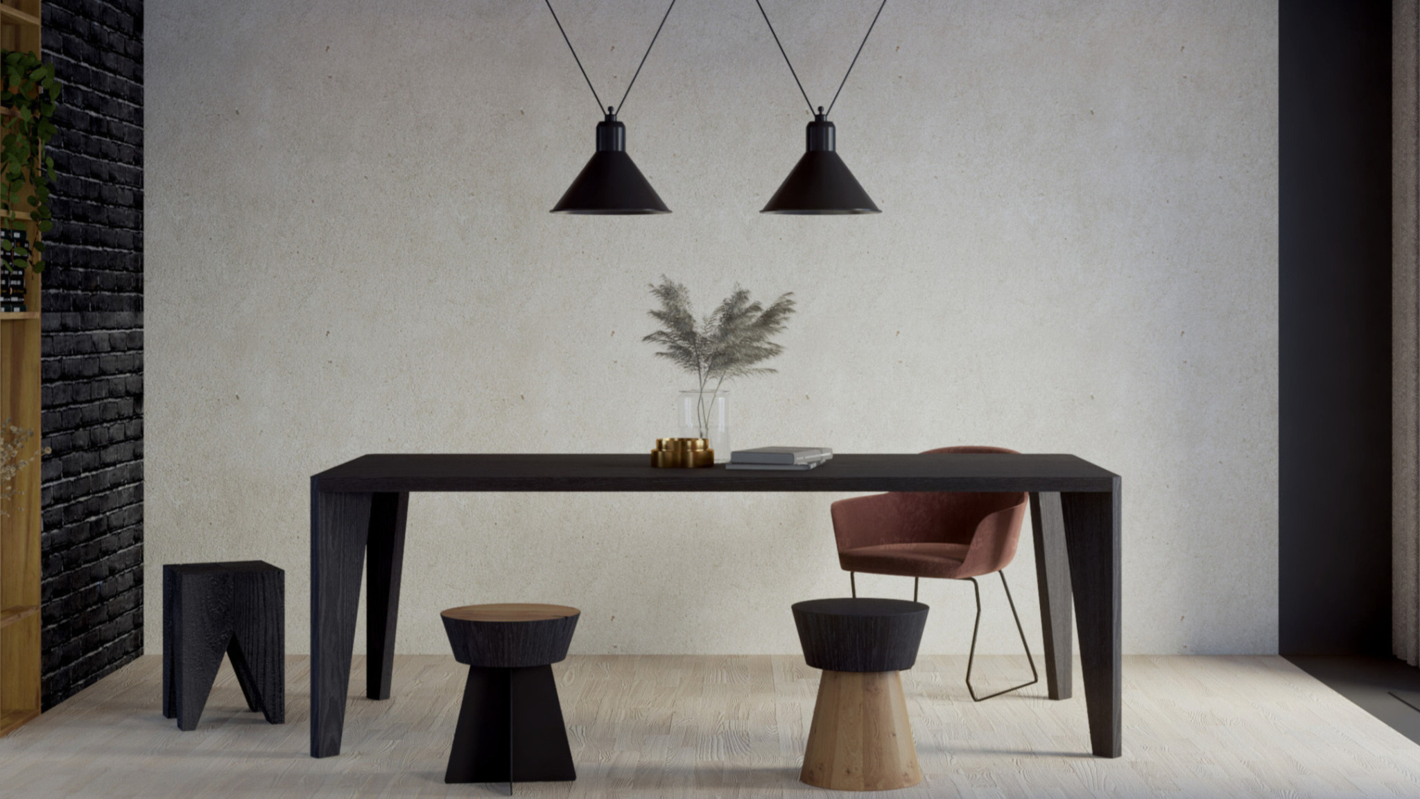 Nowoczesna jadalnia z ciemnym drewnianym stołem, trzema stołkami o różnych wykończeniach drewna, krzesłem z różową tapicerką i dwoma czarnymi lampami wiszącymi w minimalistycznym wnętrzu.