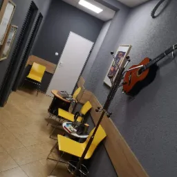 A w oczekiwaniu na zajęcia można zagłębić się w MUZYCZNE lektury :)