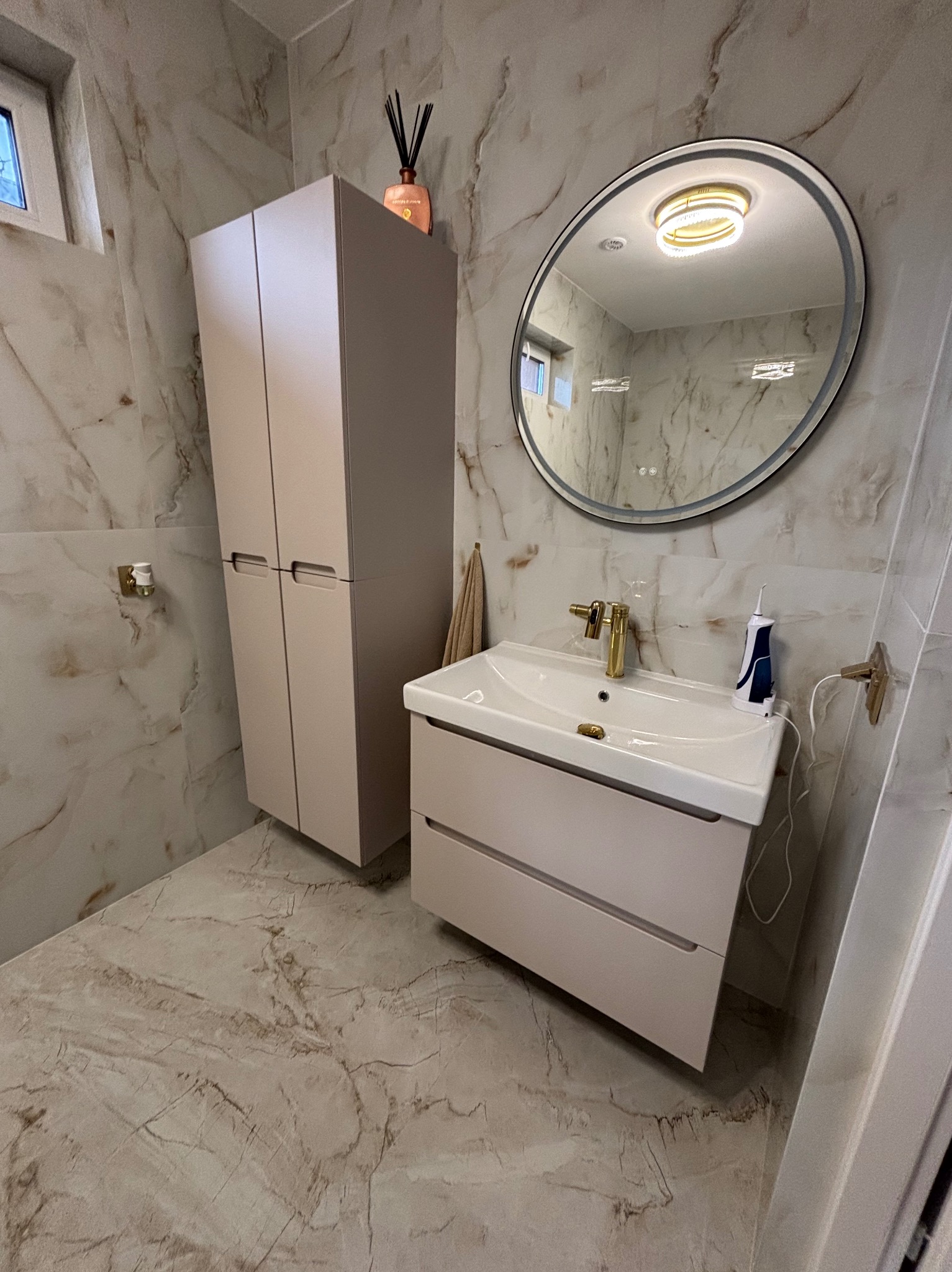 Łazienka 6 m2 . Robiona od stanu surowego w stylu glamour