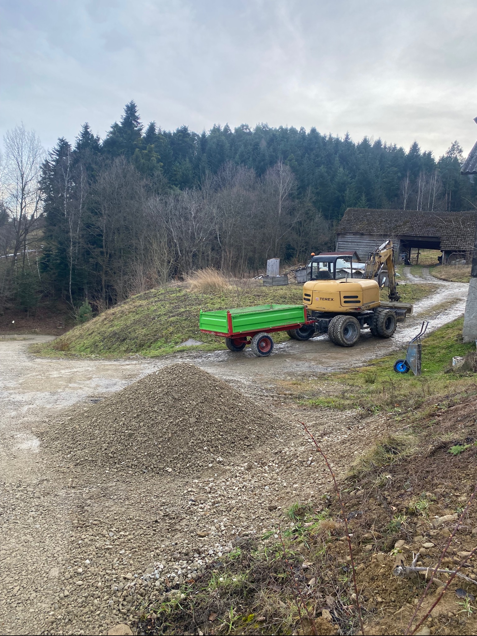 Utwardzenie z zagęszczeniem drogi dojazdowej