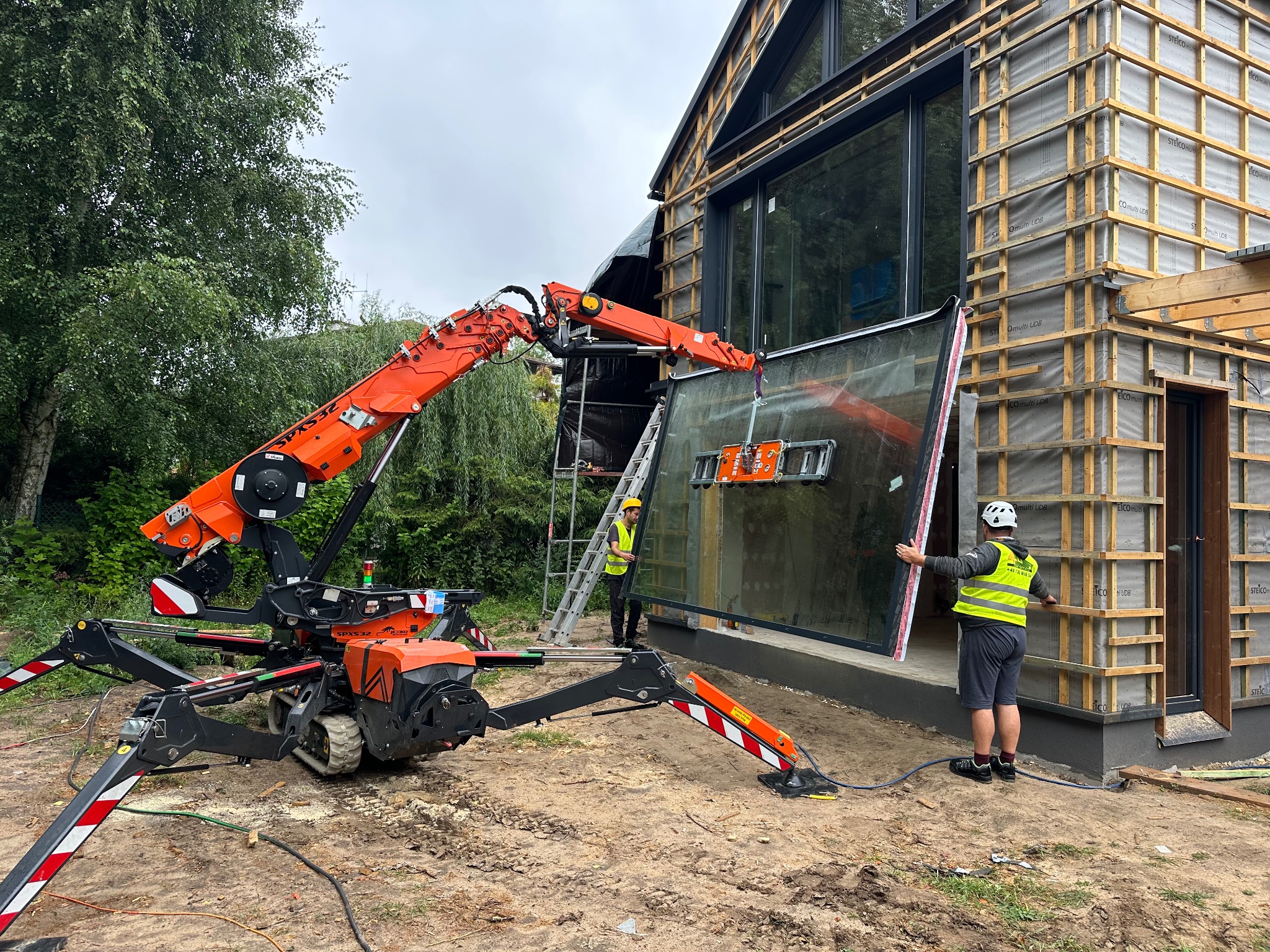 Montaż okna o 595 kg.