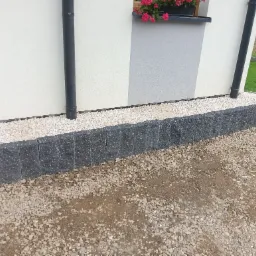 Obrzeże z palisady.