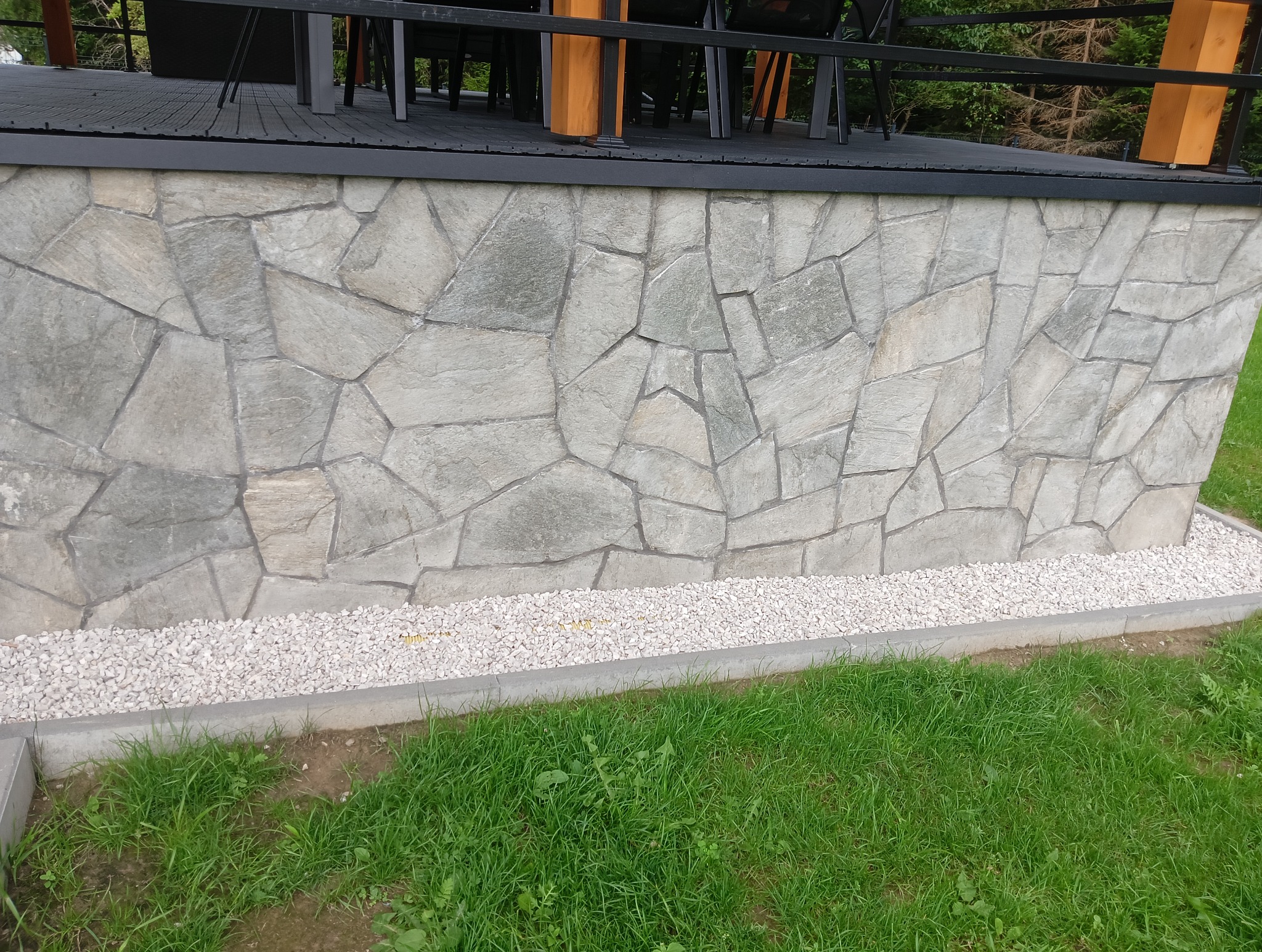 Prace z kamieniem naturalnym ,oblorzenie fundamentu.