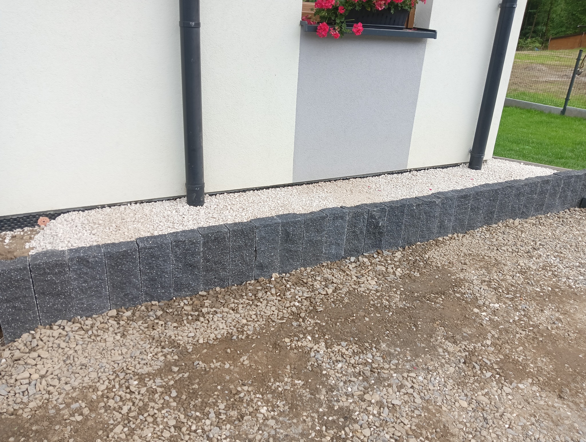 Obrzeże z palisady.