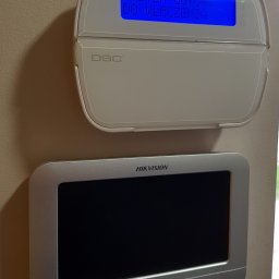 Instalacja alarmowa (bezprzewodowa) DSC ALEXOR + video domofon HIKVISION 