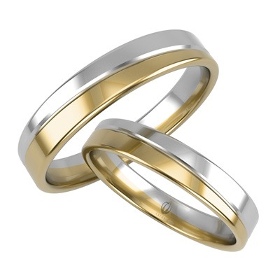 Dwa pierścionki ślubne z białego i żółtego złota na białym tle, z widocznym logo producenta na jednym z nich.