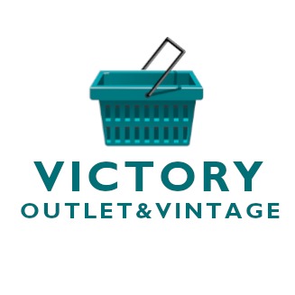 Grafika przedstawia logo 'VICTORY OUTLET&VINTAGE' z ikoną turkusowego koszyka na zakupy umieszczoną nad tekstem.