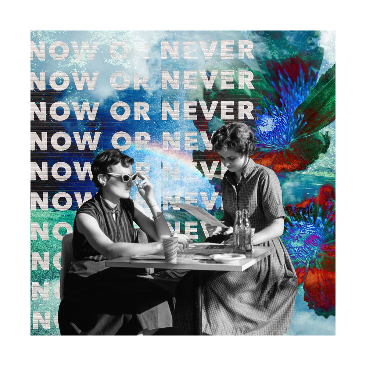 Dwie kobiety siedzące przy stole, jedna w okularach przeciwsłonecznych, przeglądają menu, kolaż z elementami kwiatowymi, tęczą i napisem 'Now or Never'.