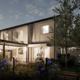 Nowoczesny dom z cegły z oświetlonym tarasem i pergolą, widok z ogrodu o zmierzchu. W tle błękitne hortensje i elementy architektury ogrodowej.