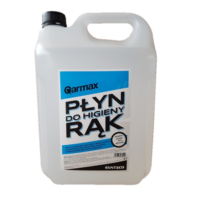 Plastikowy kanister 5L z płynem do higieny rąk marki QarmaX, z czarną zakrętką i uchwytem, etykieta z informacją o zawartości alkoholu 70%.