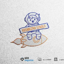 Ilustracja przedstawia konturowego astronautę siedzącego na rakiecie, trzymającego tabliczkę z napisem 'Kosmiczna Szkoła', na teksturowanym białym tle, w dolnej części logo firmy Geek Imagination...