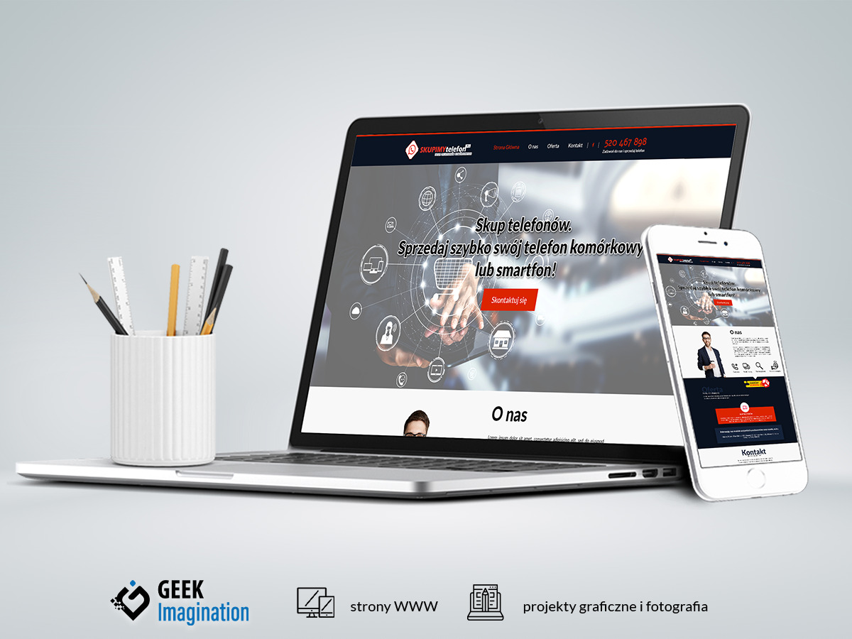 Laptop i smartfon prezentujące stronę internetową firmy 'Skupimy Telefon', obok biały pojemnik z ołówkami i linijką, w tle szare tło.