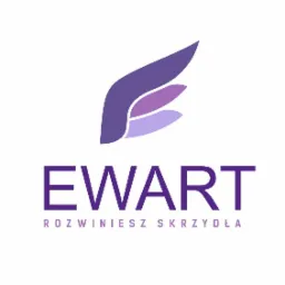 Fioletowe logo firmy Ewart z motywem skrzydła i hasłem 'Rozwiniesz skrzydła'.