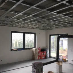 Montaż sufitów podwieszanych na stelażu