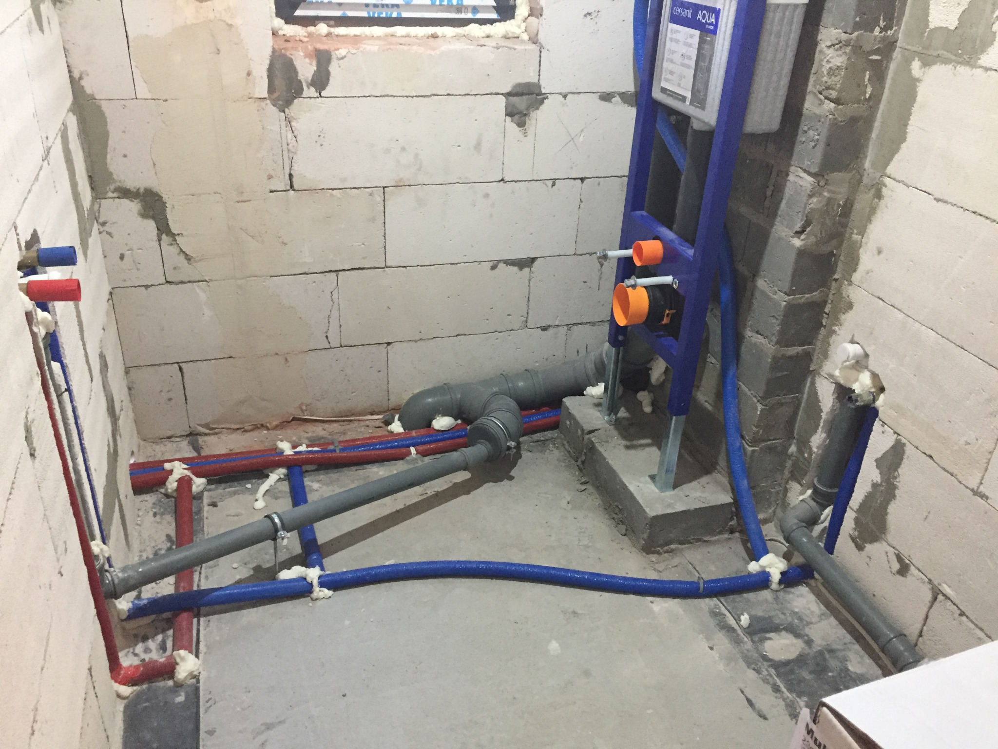 Montaż instalacji wodno kanalizacyjnej w nowym budynku