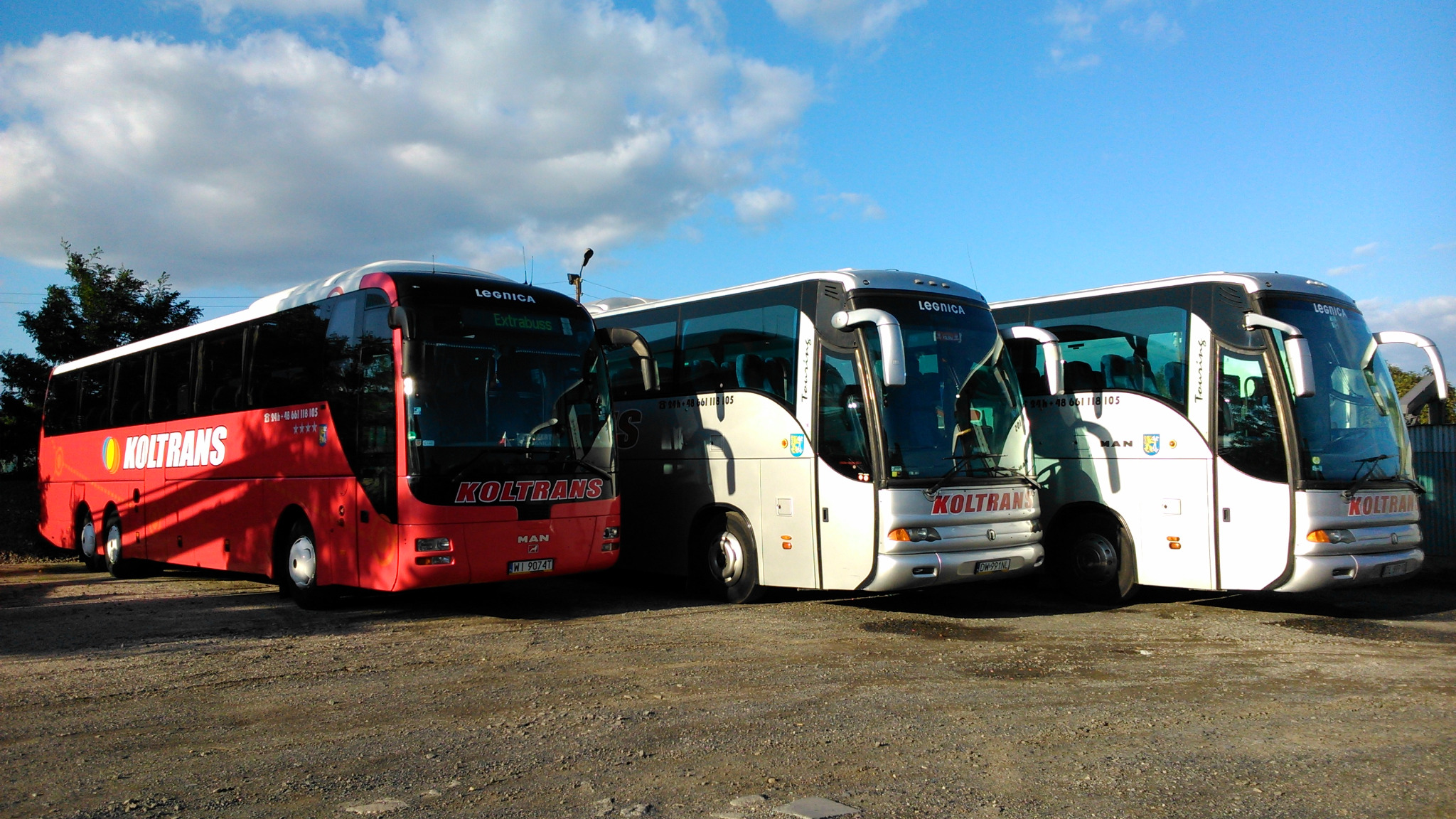 Autokary trzyosiowe do 60 miejsc