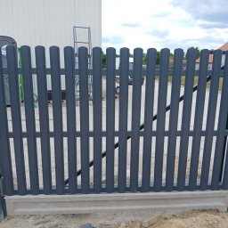 SPAW-BRAM - Ogrodzenie z metalowych sztachet.